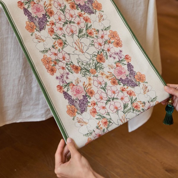 Blooming floral pattern table runner