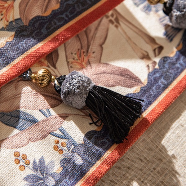Jungle-themed table runner
